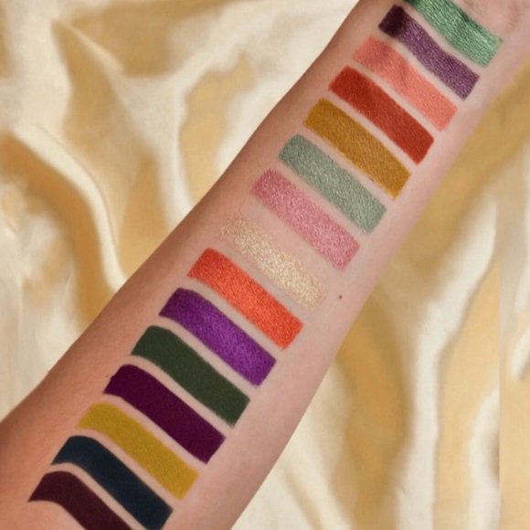 Ace Beaute Ambiance Eyeshadow Palette Vibrant, Shapeshifting Glimmer Shades BNIB - Picture 4 of 9